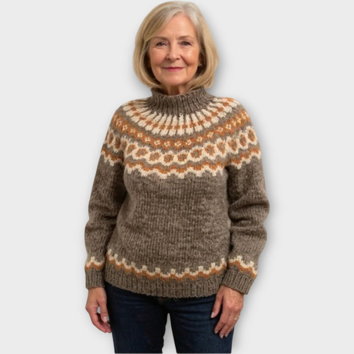 Kootud kampsun mustriga kraega mugavuseks.