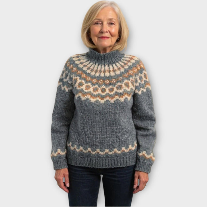 Kootud kampsun mustriga kraega mugavuseks.