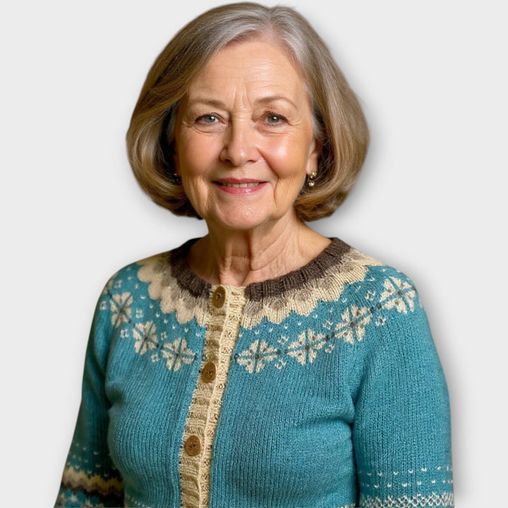 Kootud kardigan nööpide ja mustriga mugavuseks.