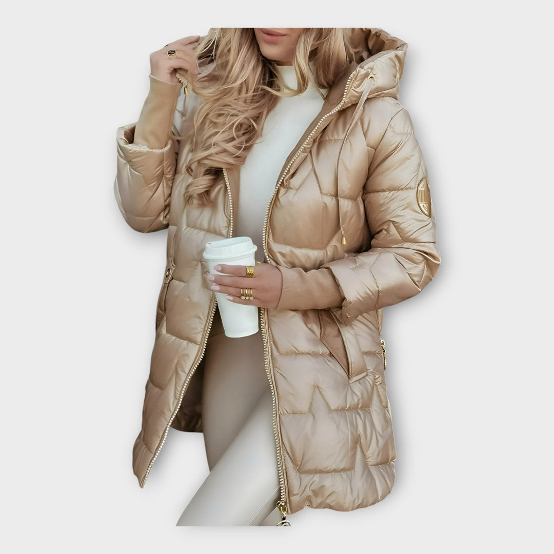 Kapuutsiga sulgepe soe ja mugav rõivastus.