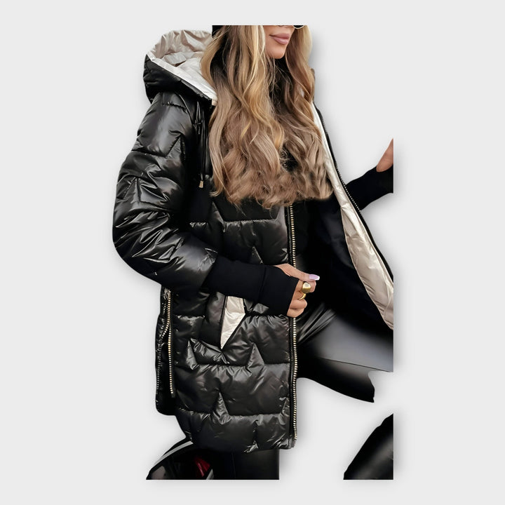 Kapuutsiga sulgepe soe ja mugav rõivastus.