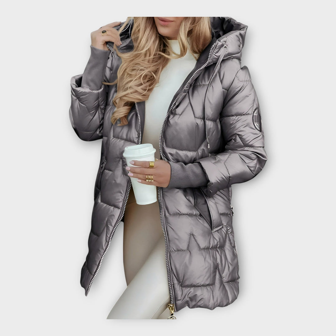 Kapuutsiga sulgepe soe ja mugav rõivastus.