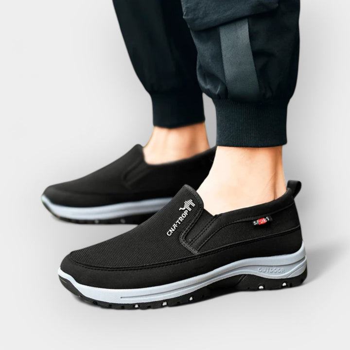 Premium ortopeedilised mugavusjalatsid mugavuse ja toe jaoks.