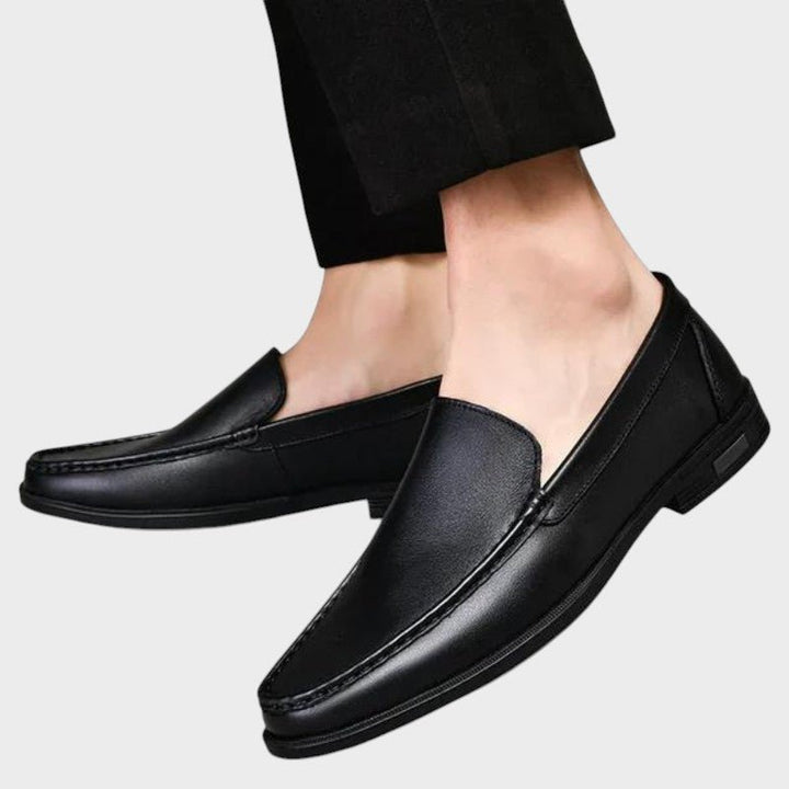 Jeppe stiilsed nahast mokasiinid mugavuseks ja elegantsiks.