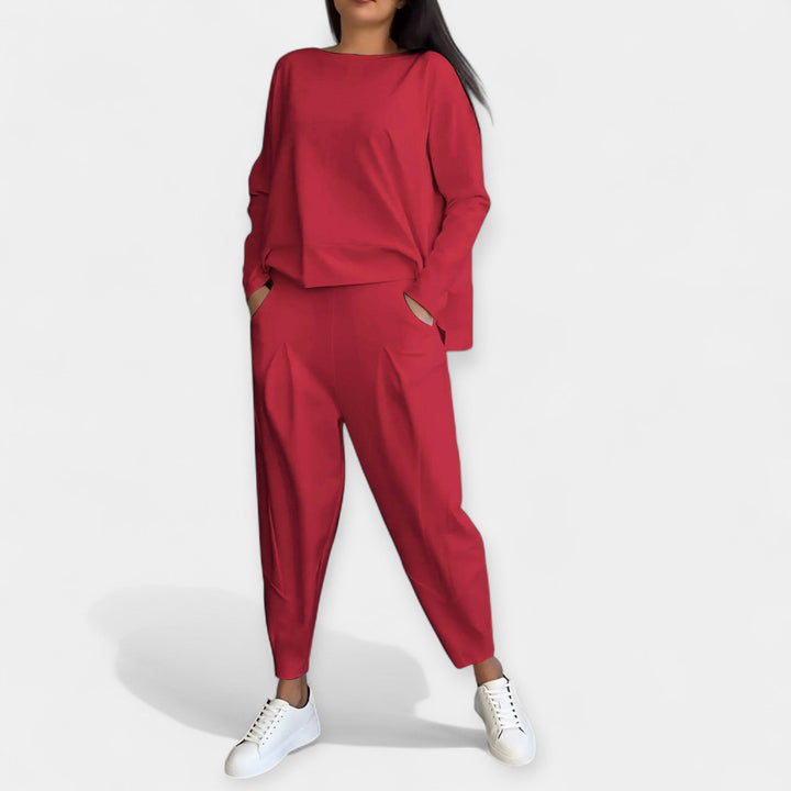 Pikkade varrukatega komplekt mugavuseks ja stiiliks.