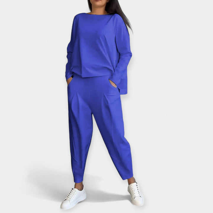 Pikkade varrukatega komplekt mugavuseks ja stiiliks.