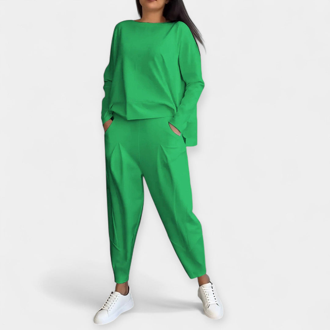 Pikkade varrukatega komplekt mugavuseks ja stiiliks.