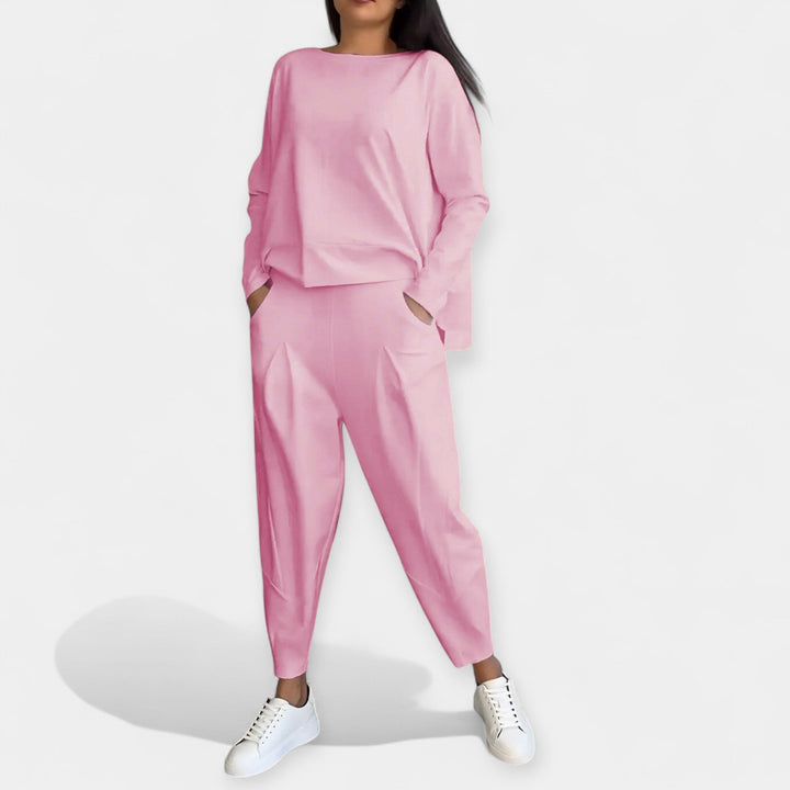 Pikkade varrukatega komplekt mugavuseks ja stiiliks.