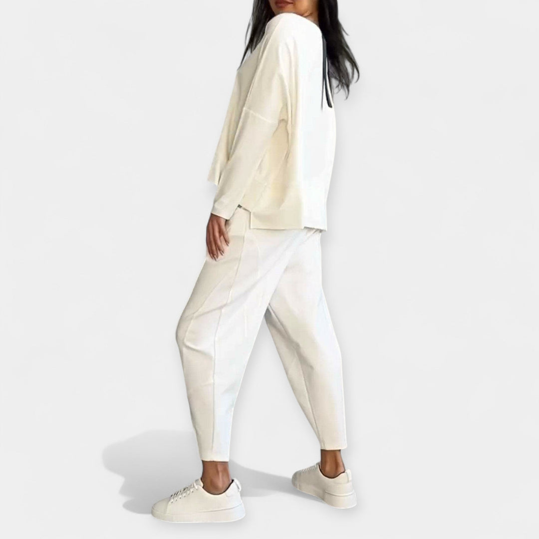 Pikkade varrukatega komplekt mugavuseks ja stiiliks.