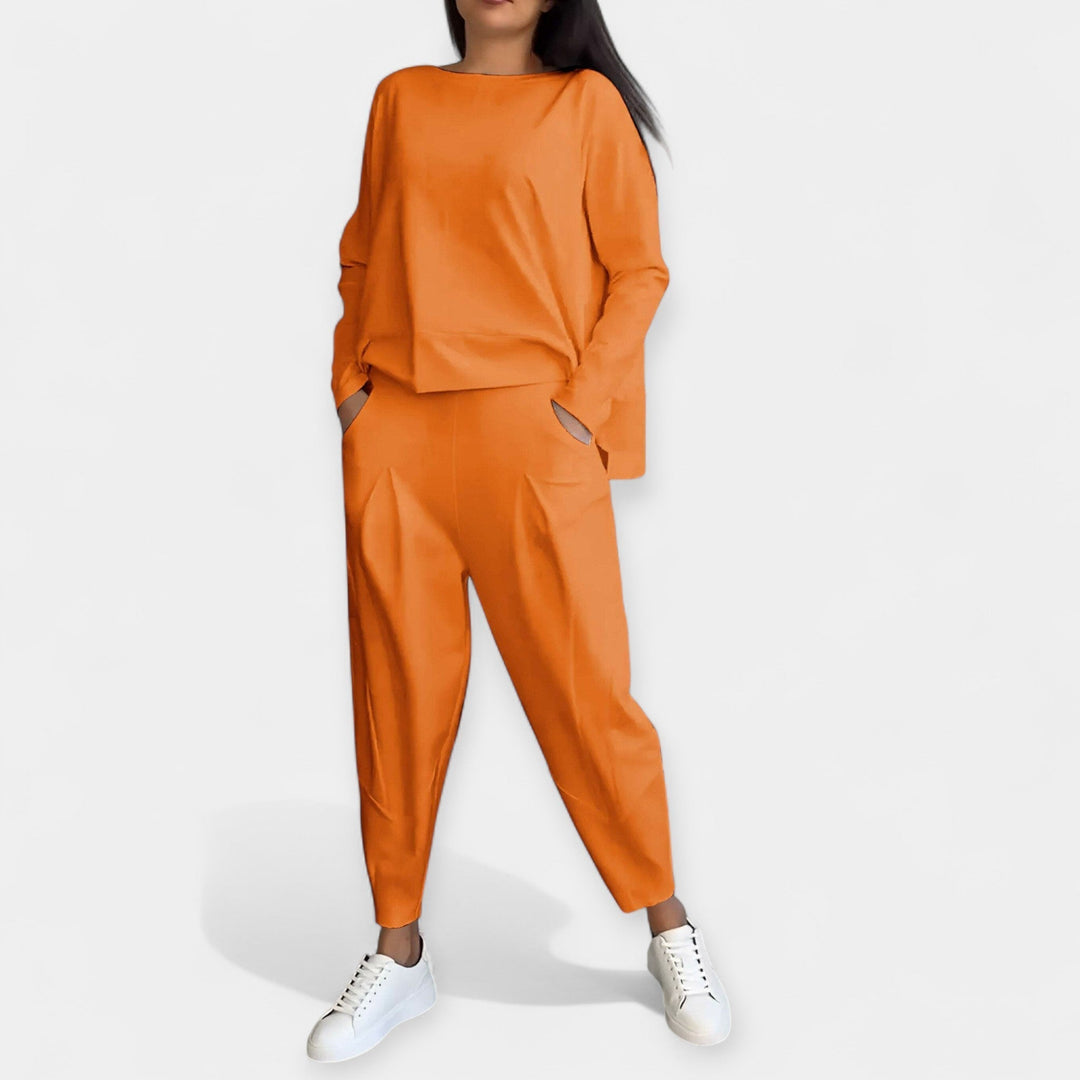 Pikkade varrukatega komplekt mugavuseks ja stiiliks.