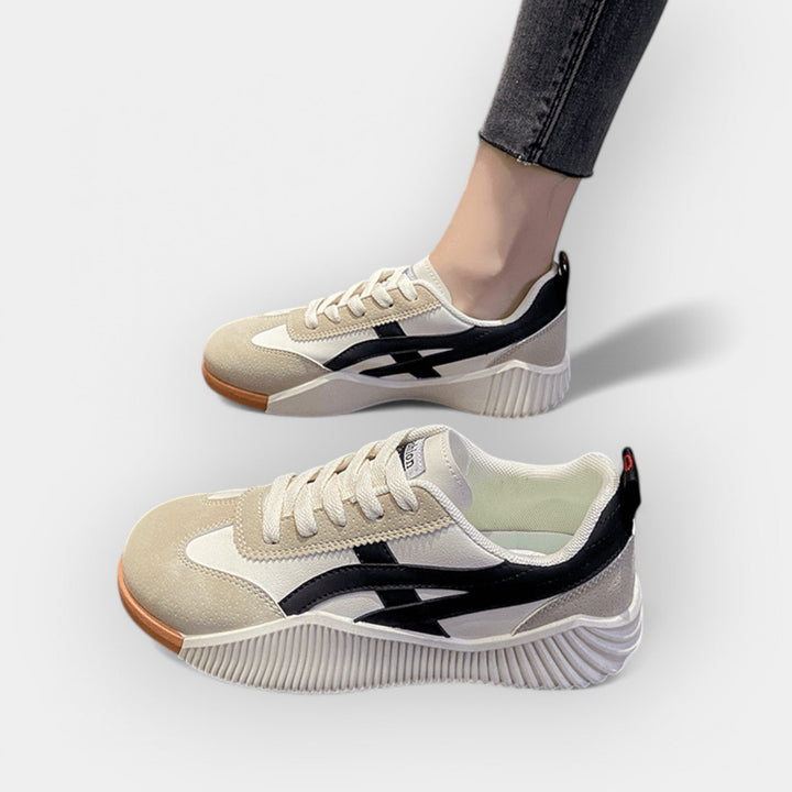 Retro stiilis ortopeedilised jalanõud mugavuseks ja toetuseks.