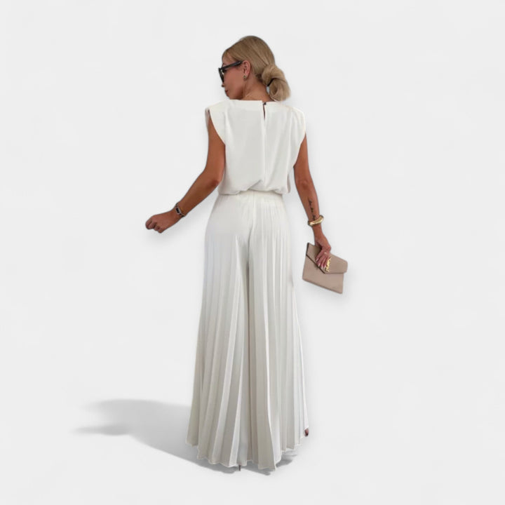 Suvine komplekt: mugav top ja püksid.