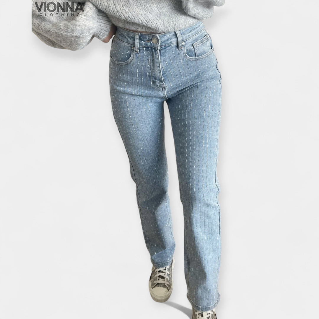 Suvised sädelevad teksad naistele.