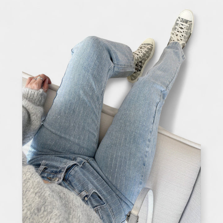 Suvised sädelevad teksad naistele.