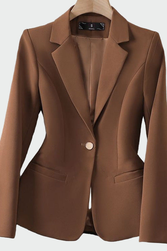 Elegantne lõikega jakk modernse välimusega