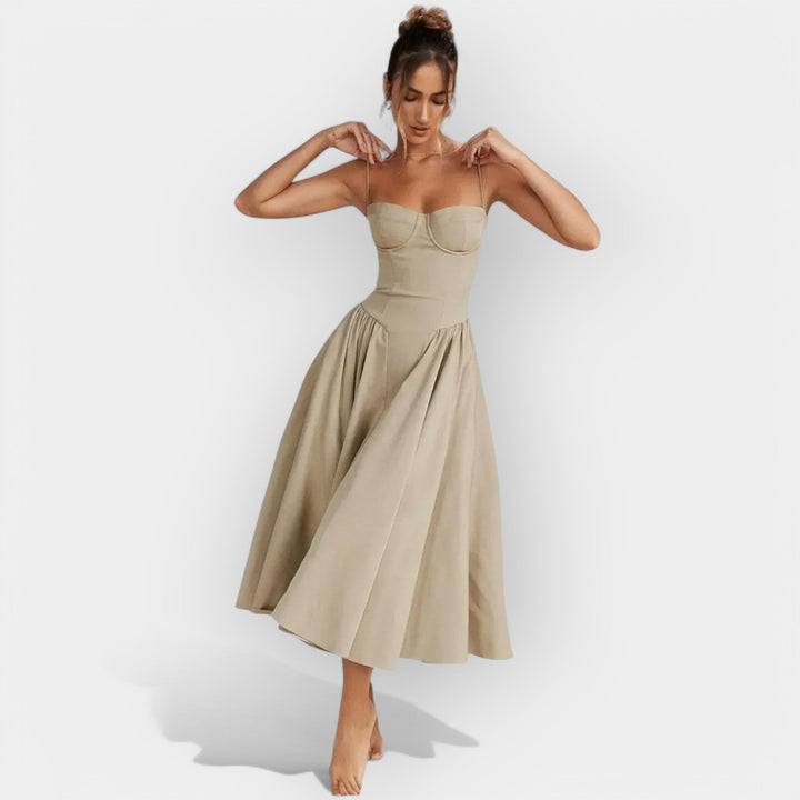 Suvine keerukas midi kleit - stiilne ja mugav valik.