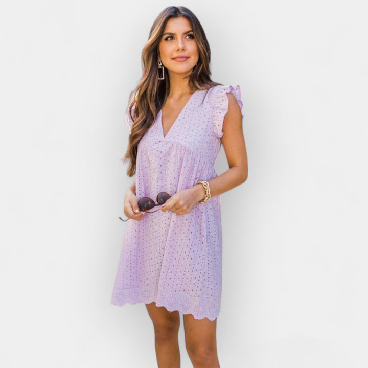 Suvine kleit lühikeste pükste ja taskutega.